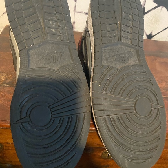 Jordan 1 Mid Basketball Shoe - Picture 12 of 12